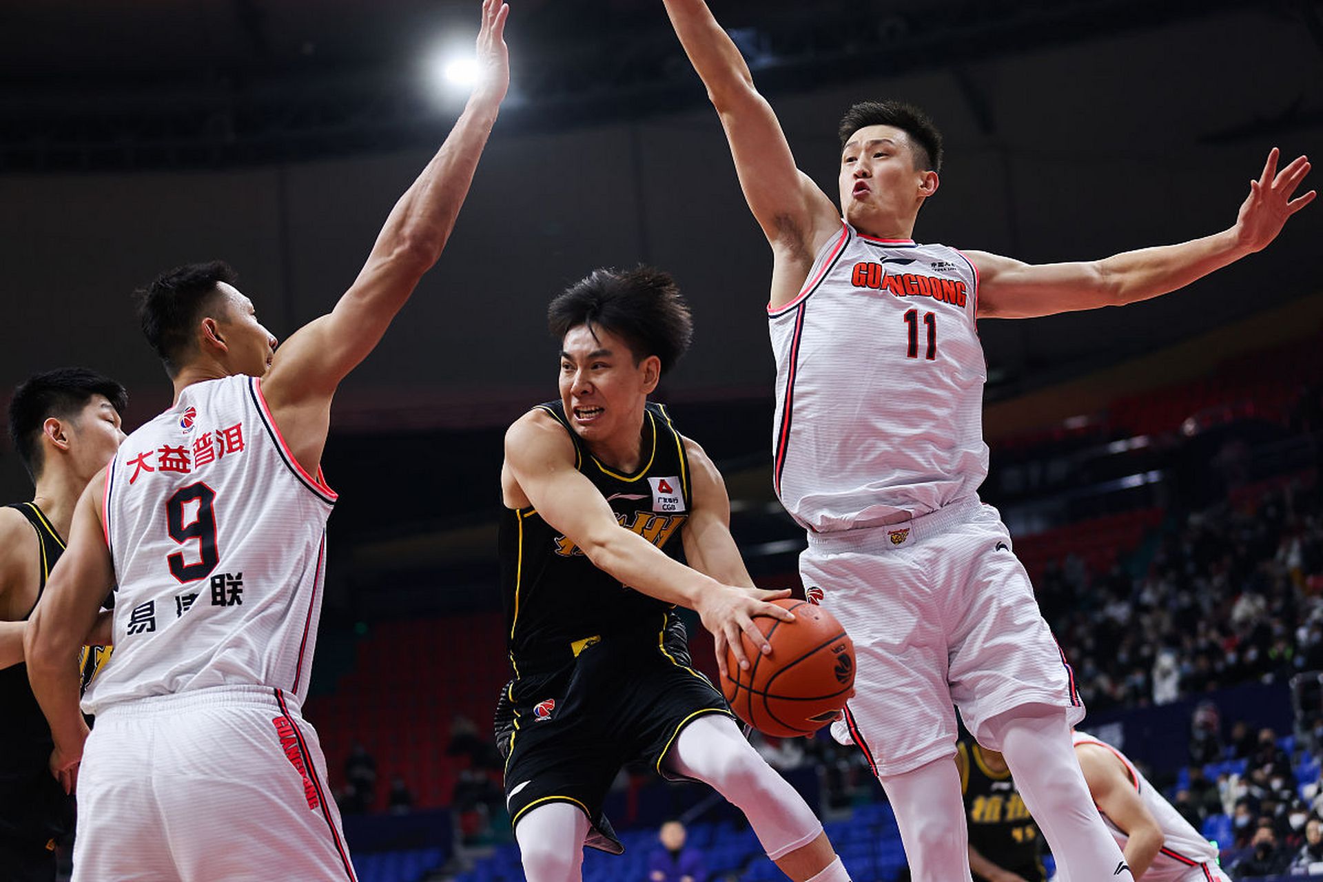 集结日亚特兰大调整名单以备CBA常规赛，状态回暖环节打磨，悬念犹存，资深球员宣示担当的简单介绍-亚博体育下载