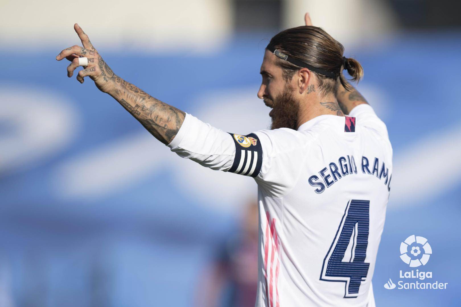 洛杉矶快船迎西甲关键赛；今晨更衣室发声；更衣室稳定；临场指挥获称赞的简单介绍